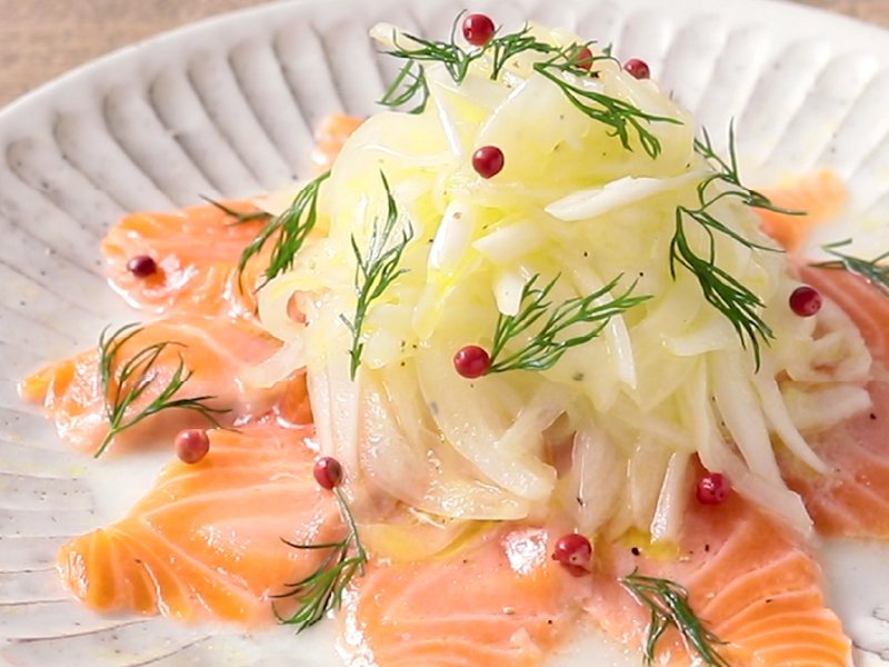 イメージ画像:サーモンと新玉ねぎのカルパッチョ